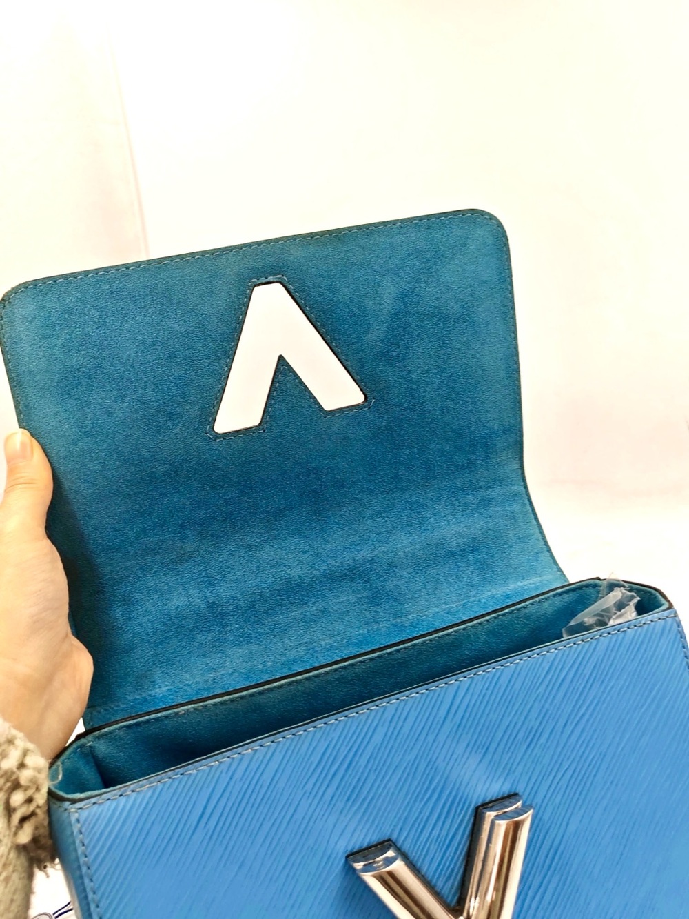 Authentic Louis Vuitton Twist MM Blue Epi Leather Limited Edition Bird Crossbody - Picture 10 of 15